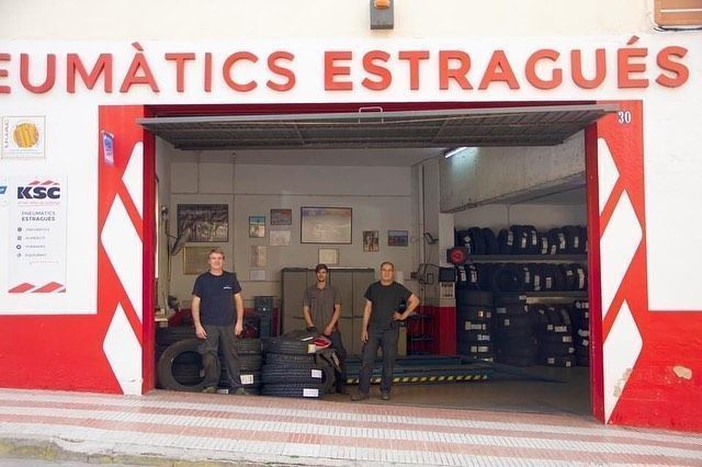 Fachada de Pneumàtics Estragués