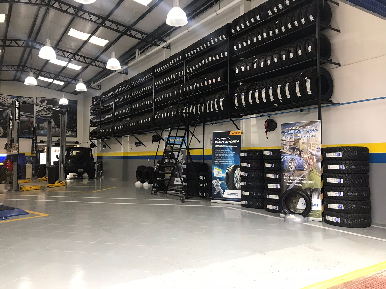 Fachada de Neumáticos San Blas